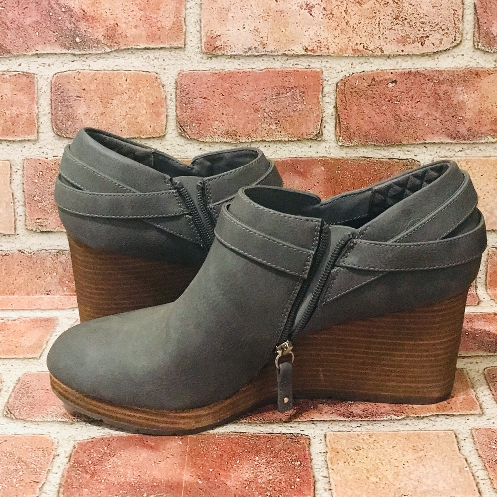 Dr. Scholl's What's Good Women's Grey Faux Leather Wedge Ankle Booties Sz-10M